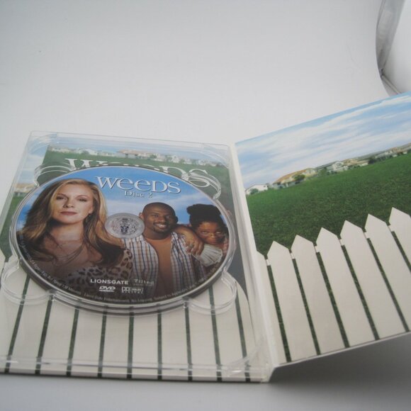 Weeds Season 1 (2 DVD Set) (Full Screen) (Lionsgate) (Not Rated) (283 Minutes) - Picture 5 of 5